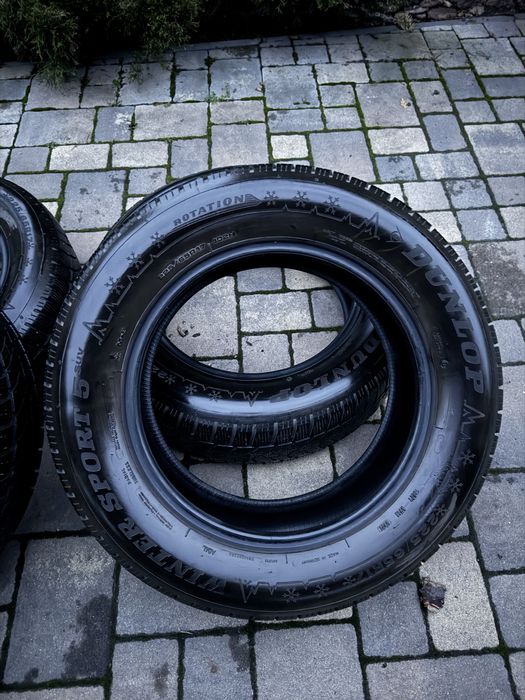 Зимова гума dunlop 225/65 r17 майже нова