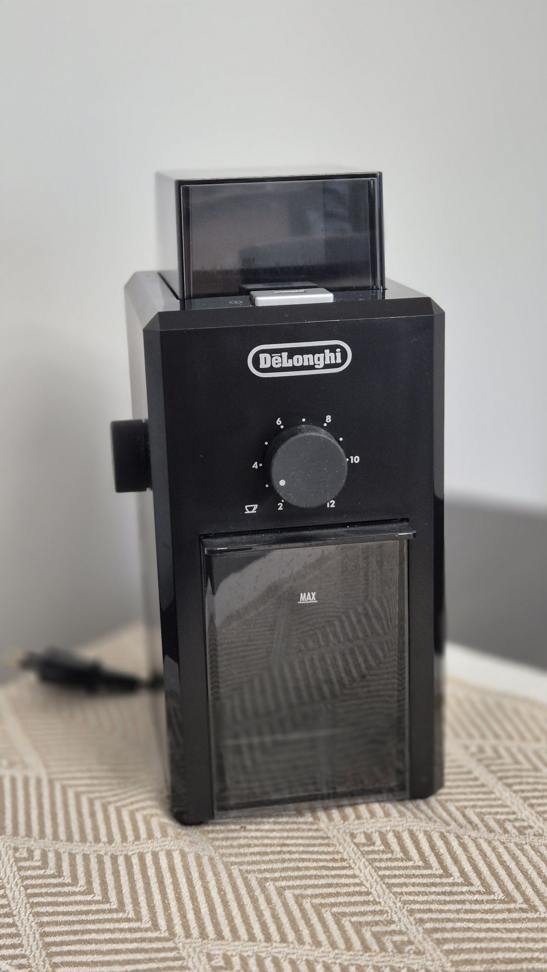 Młynek do kawy Delonghi KG79