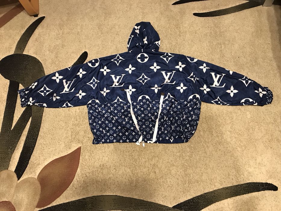 Жіноча вітровка - оригінальна від Louis Vuitton. Розмір М.