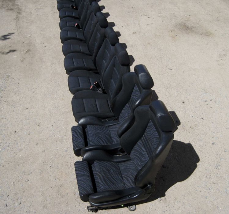 Кожаный салон, сидения с откидными спинками для внедорожников с 2-мя д