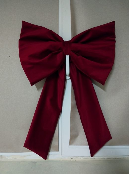 Бант на ялинку, двері, балкон та зон для фотосесій