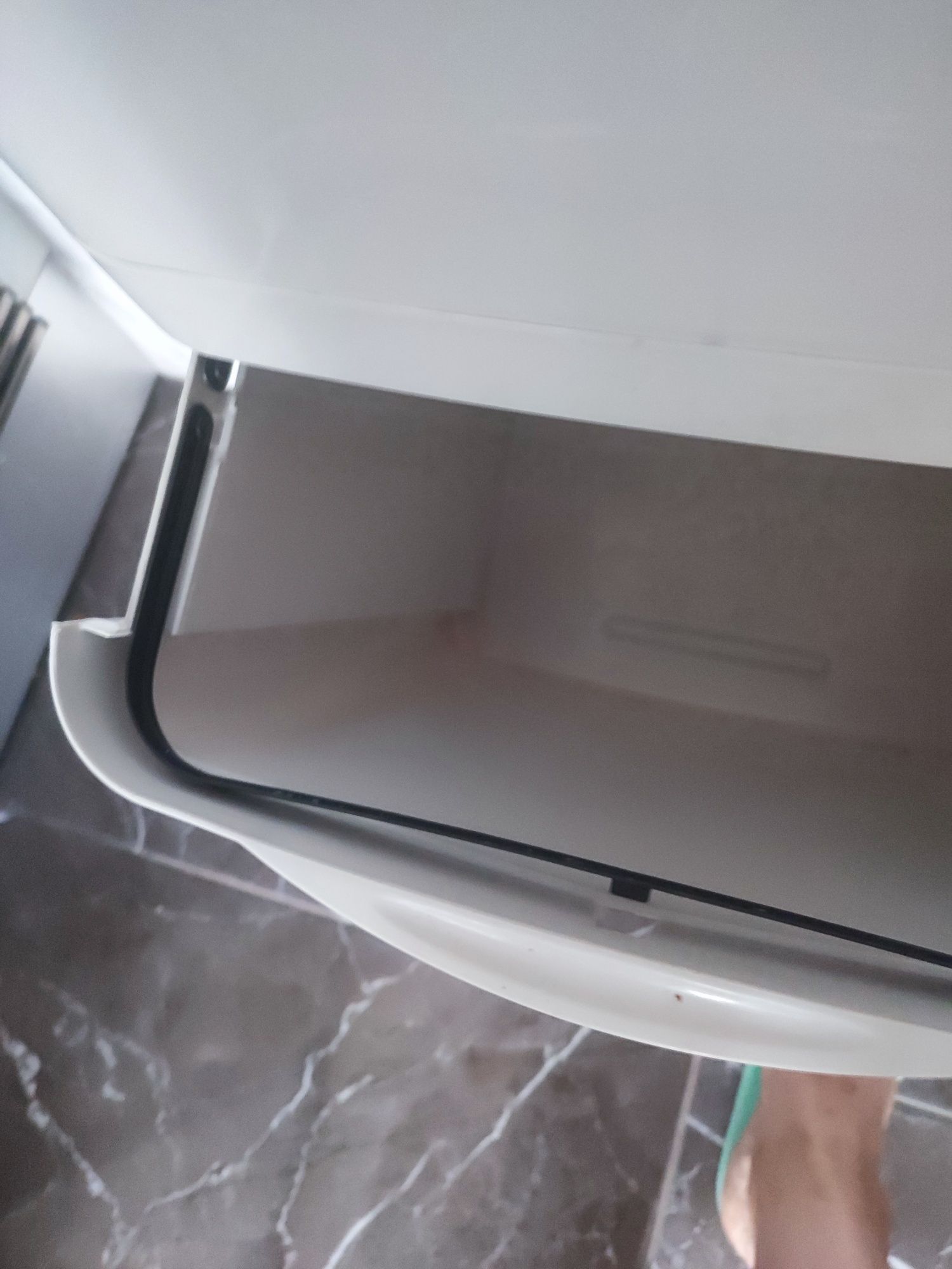 Caixote de lixo com compartimentos para reciclagem usado dois meses