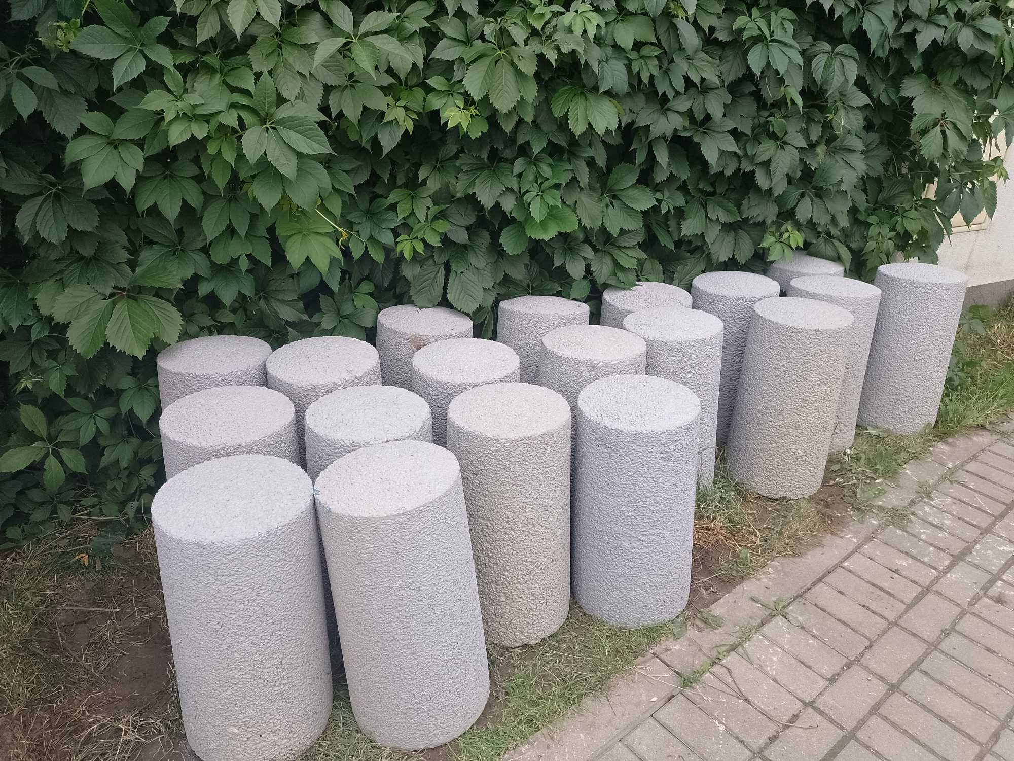 Słupki betonowe x