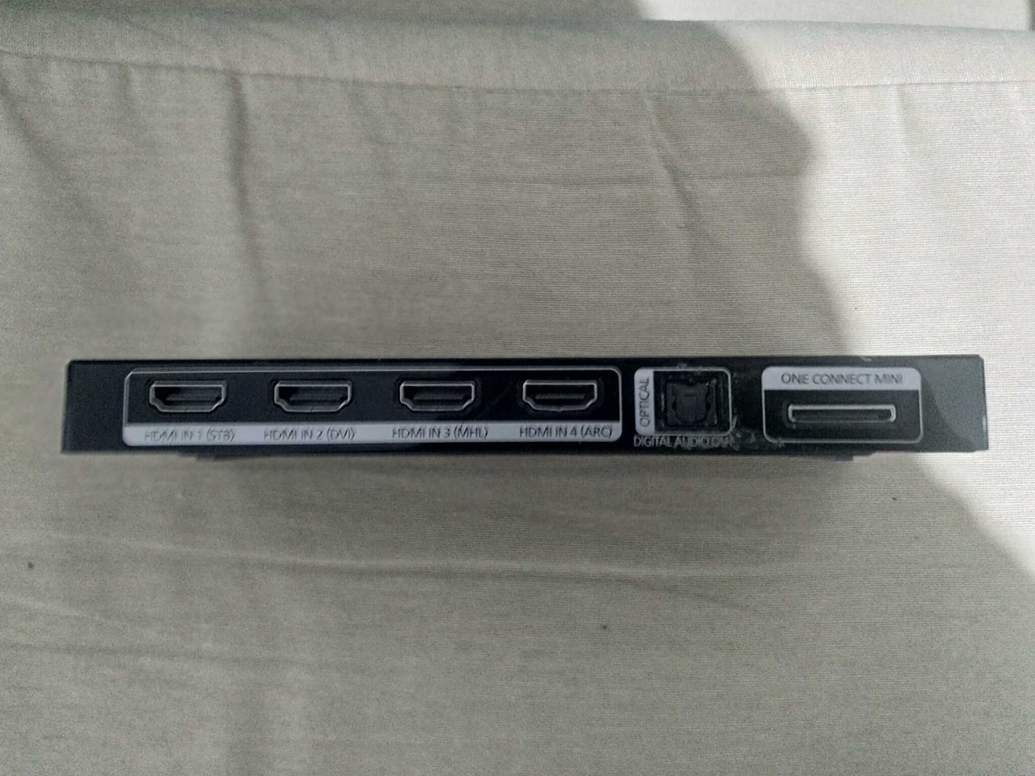 Samsung One Connect Mini Box com Cabo