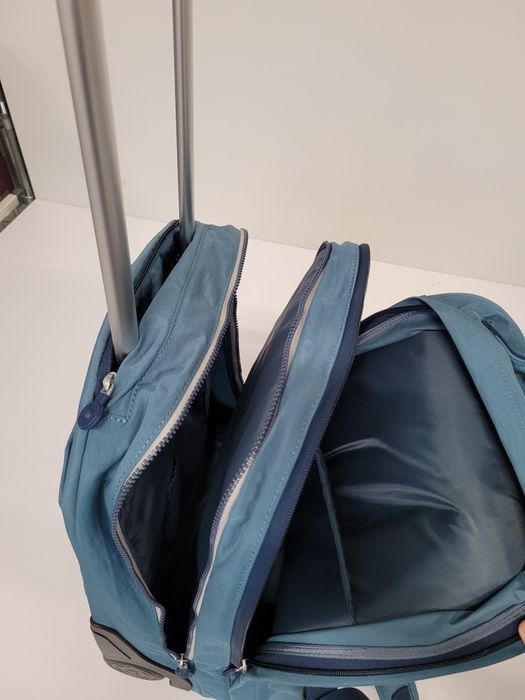 Dziecięcy plecak na dużych kółkach z przegroda na laptopa