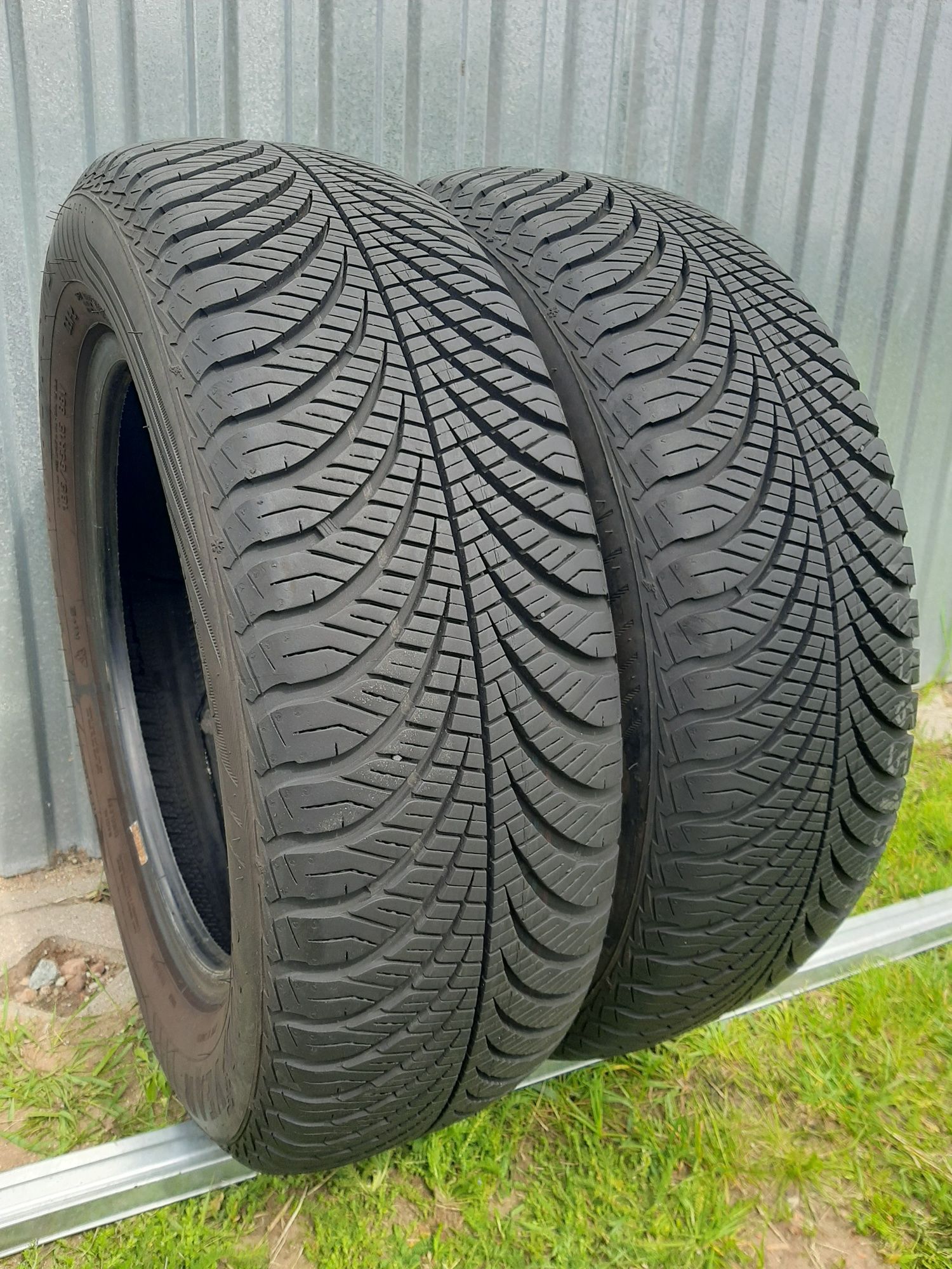 2x Opony całoroczne 185/65/15 GoodYear Vector4Sasons 8mm Jak Nowe