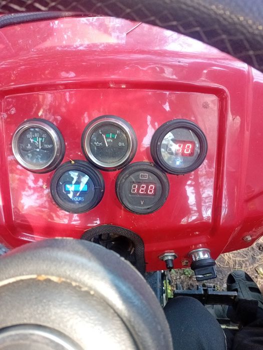 Продам Трактор з фрезой и плугом