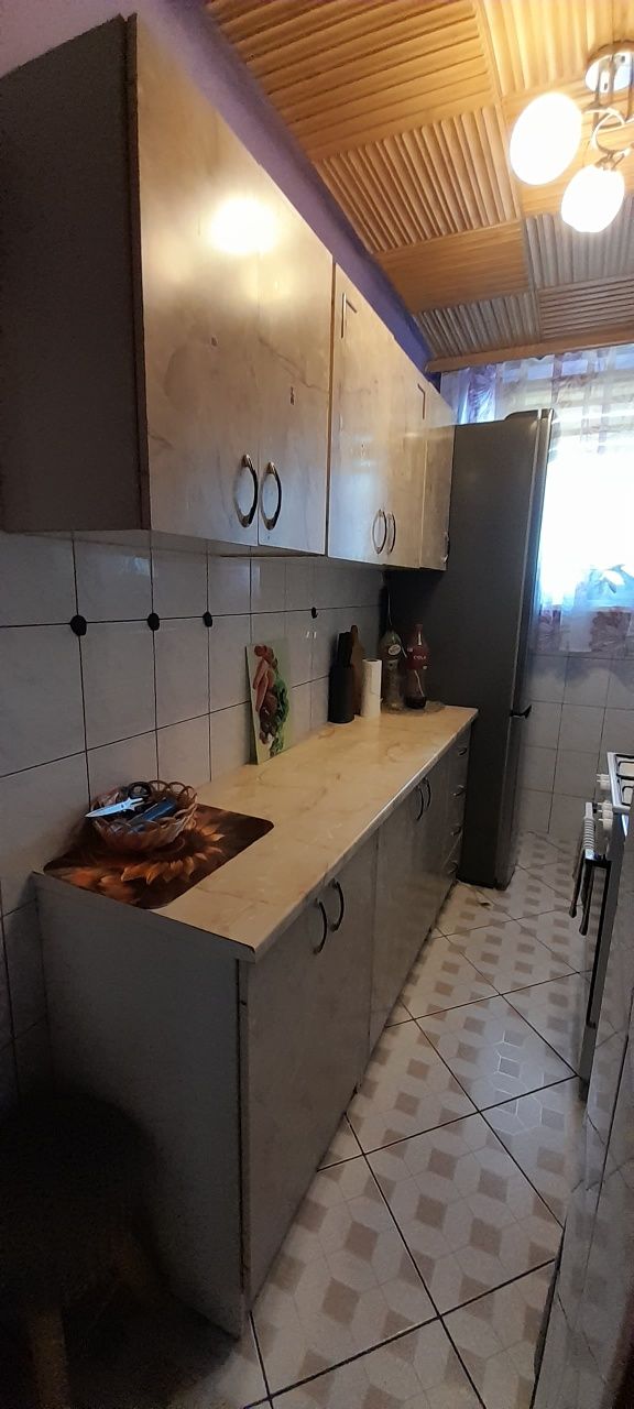 meble kuchenne wszystkie szafki zlewozmywak oraz kuchenkę gaz