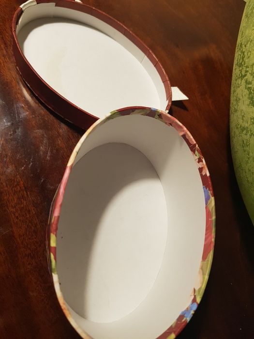 Pudełko, pudełeczko kartonowe na niewielki prezencik