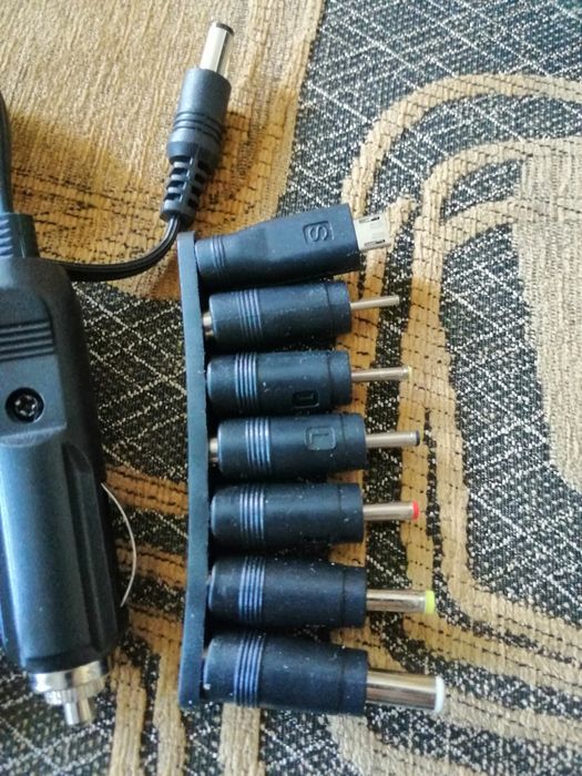 ładowarka samochodowa z wymiennymi końcówkami.  Nowa