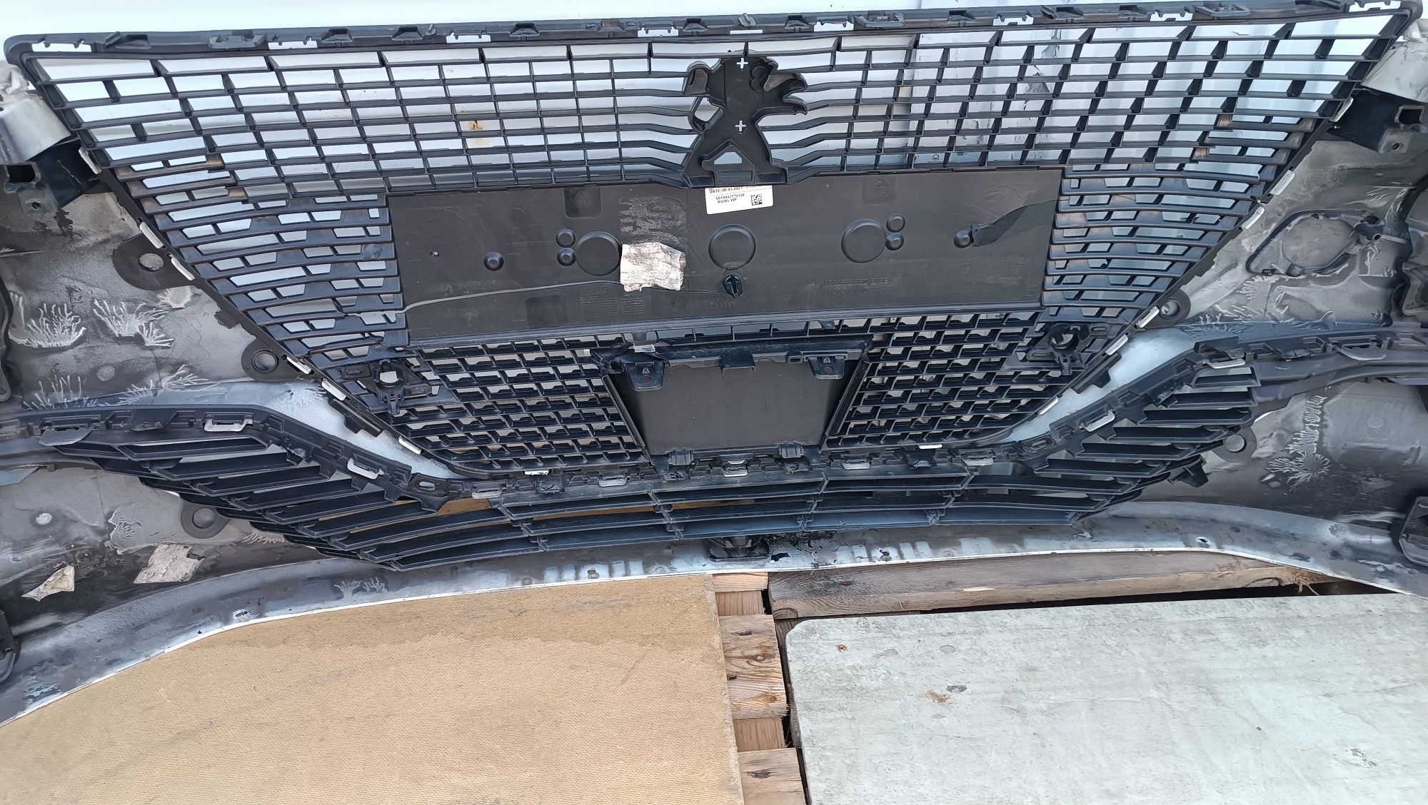 Vendo parachoque de frente Peugeot 208 ano 2019