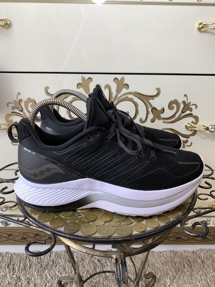 Черные спортивные кеды кроссы кроссовки Saucony Endorphin Shift 39