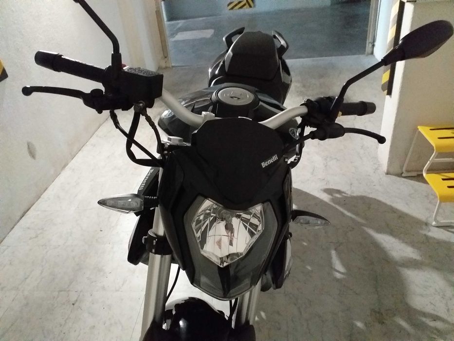 Benelli BN 125 de 2019 em excelentes condições como nova.