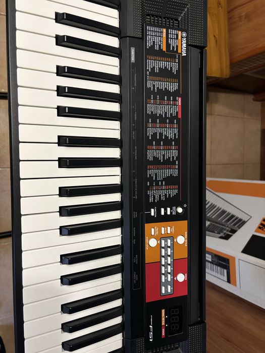 Teclado Yamaha PSR F51