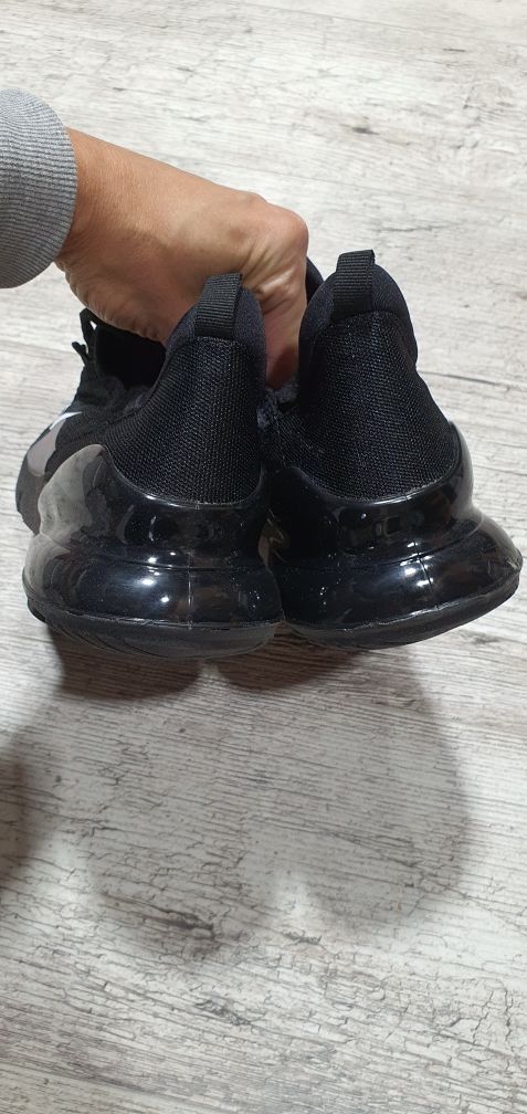 Buty sportowe męskie czarne holo młodzieżowe łyżwa 44
