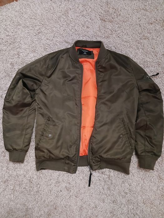 Бомбер зелений ноунейм