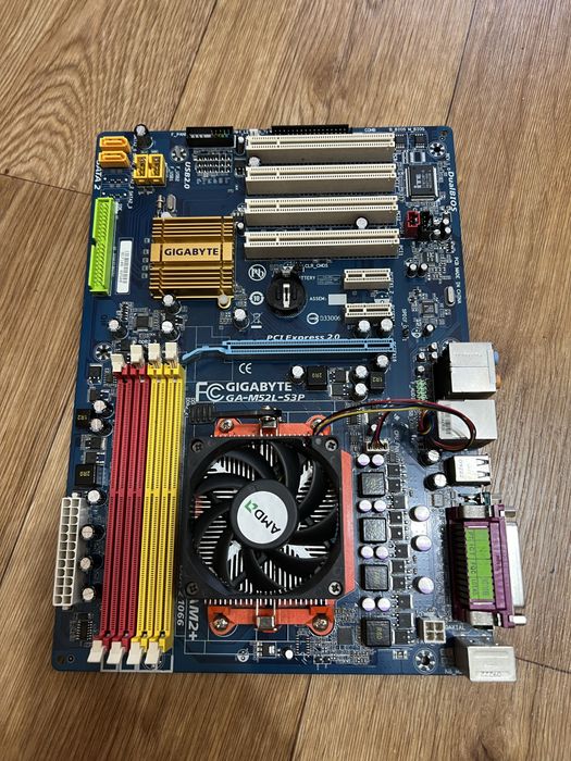 Материньська плата Gigabyte GA-M52L-S3P комплект