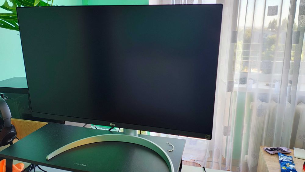 LG 27" 27UP650-W