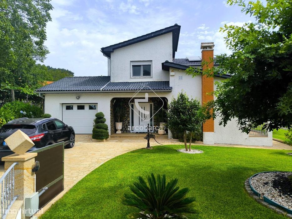 Moradia t4, aq.central, jardim e pomar, num total de cerca de 1500m2.