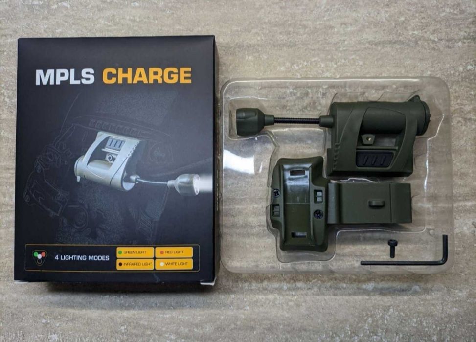 Тактичні навушники Earmor M32 + кріплення на військовий шолом, ліхтар