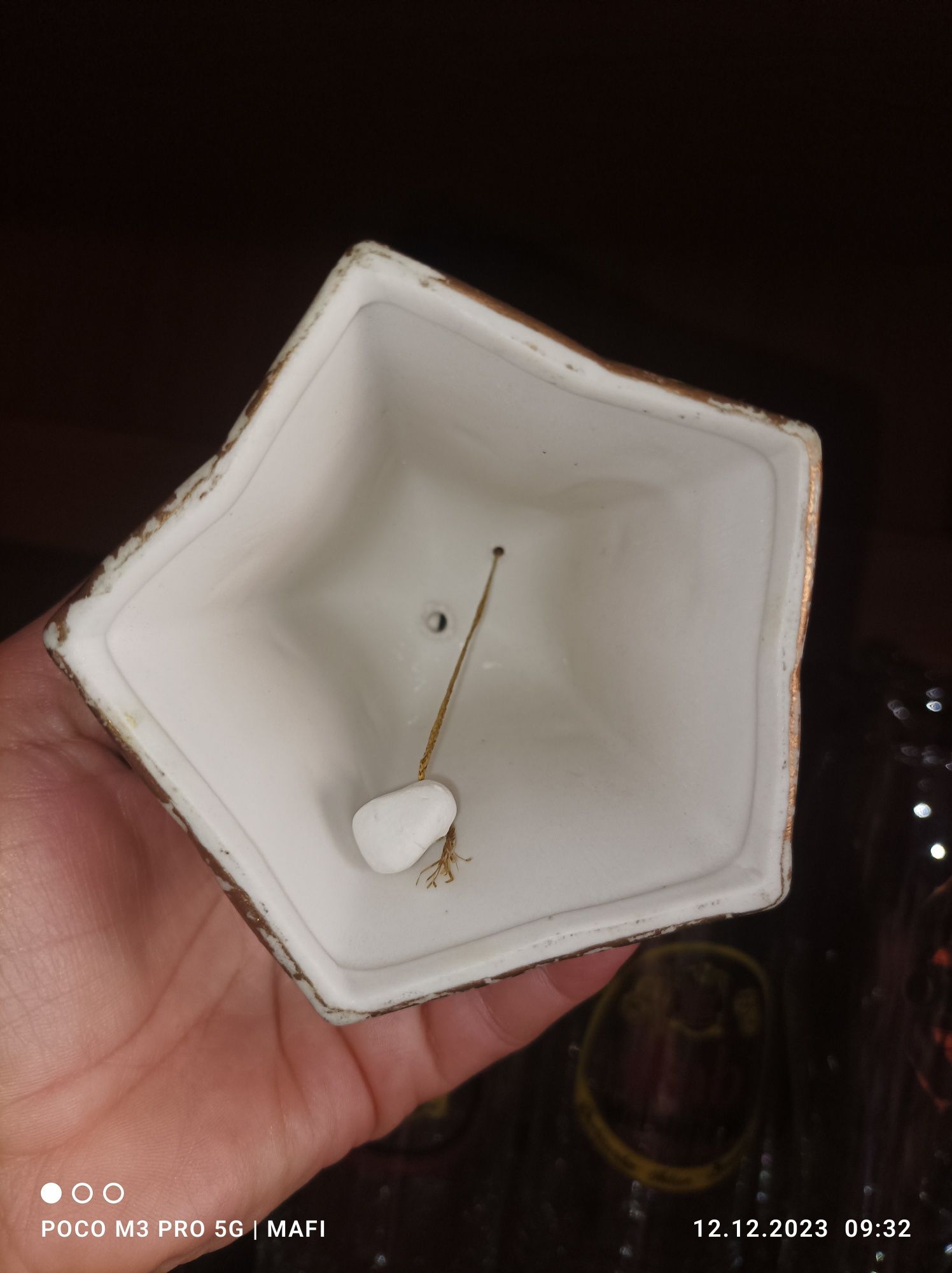 Dzwoneczek porcelanowy z aniołkiem , 15,5 cm
