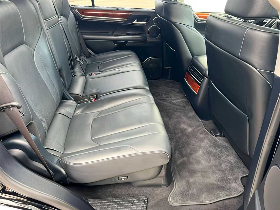 Lexus LX 570      2019