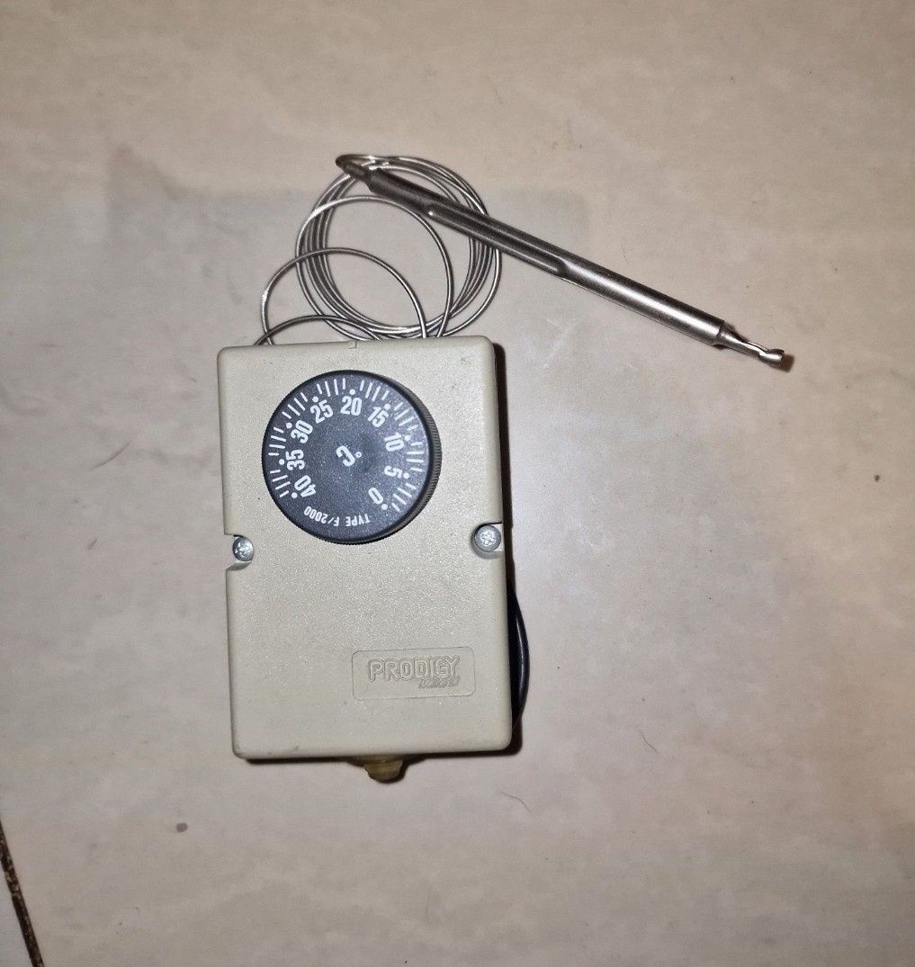Termostat róznicowy 0/+40 °C, NOWY
