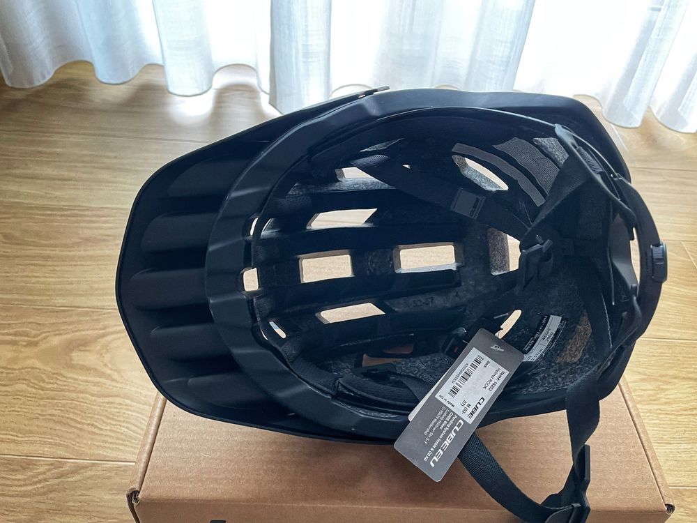 Capacete Bike Cube tamanho M preto NOVO (52-57cm)