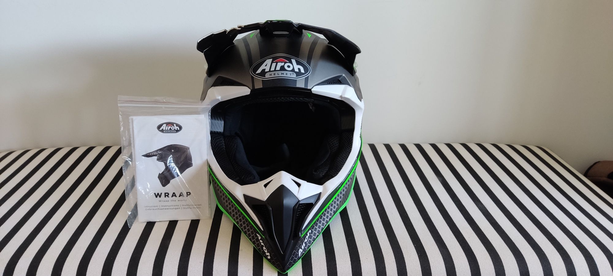 Capacete AIROH Wraap Mood Green Matt