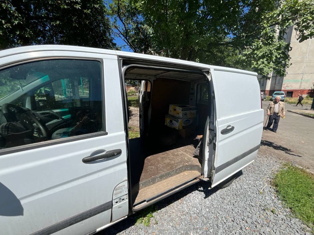 Послуги вантажним автомобілем бус Мерседес віто