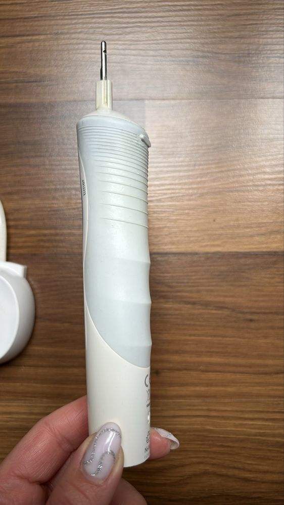 Szczoteczka elektryczna + ładowarka Braun Oral-B
