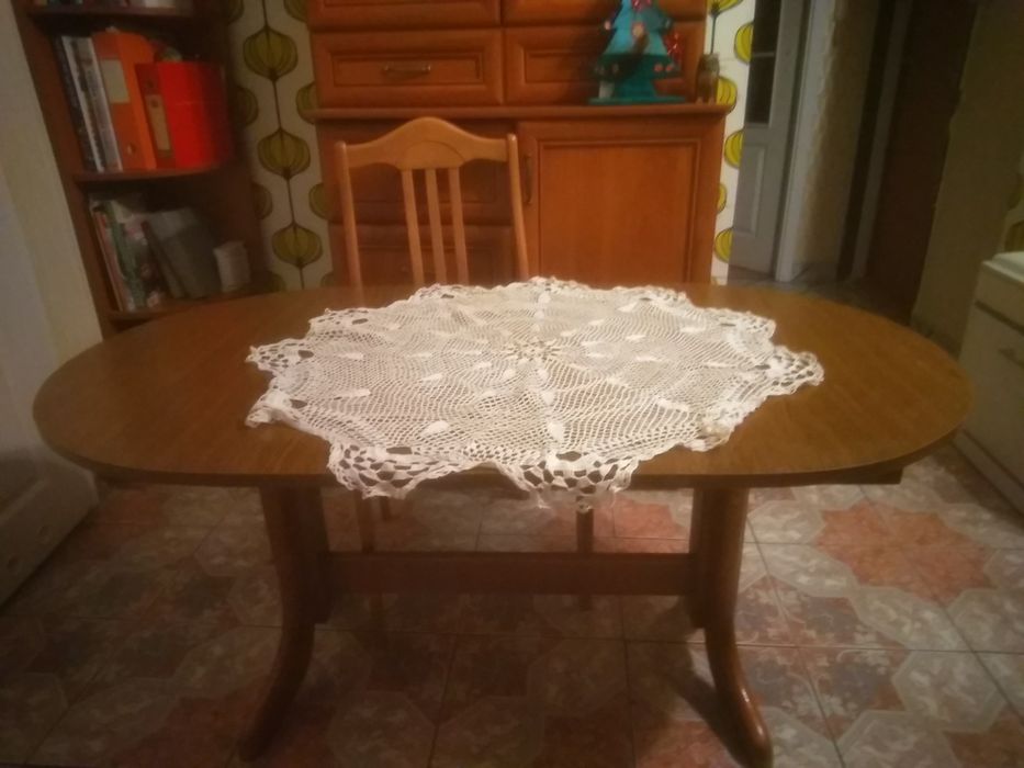 Używany ławostół do jadalni lub salonu