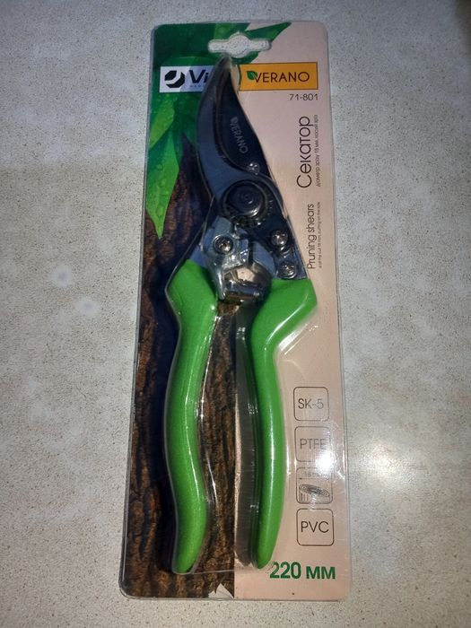 Секатор садовый новый