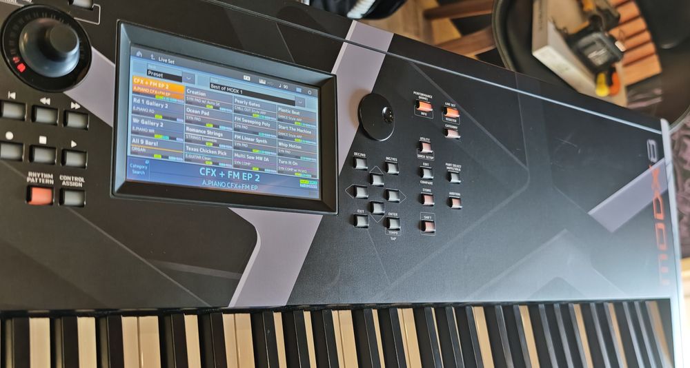 workstation Yamaha modx 8