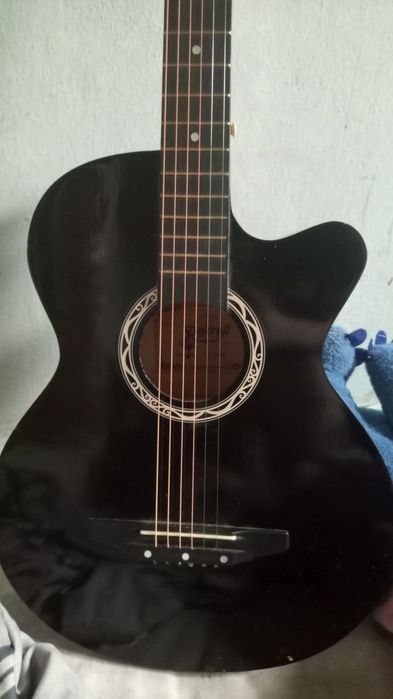 Продам гитару с чехлом