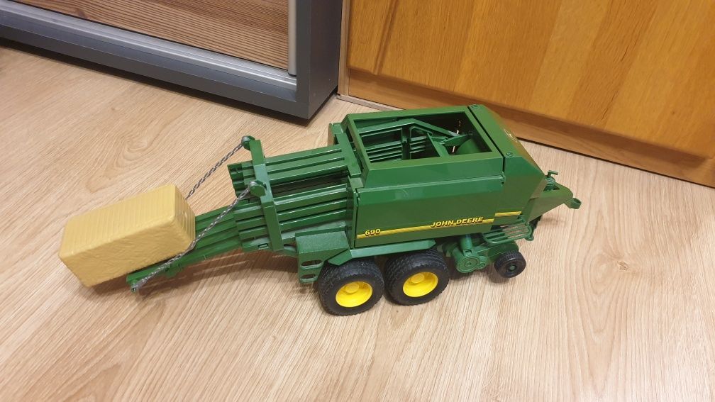 Presa John Deere zabawka bruder