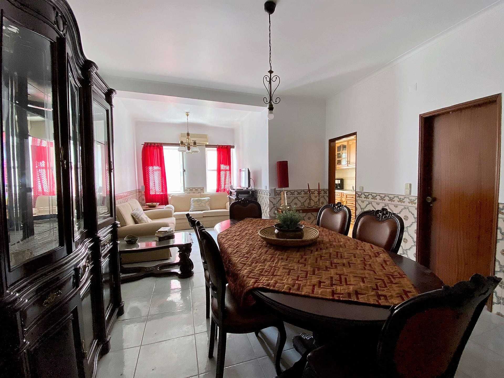 Arrendar apartamento T2+1 em Arroios