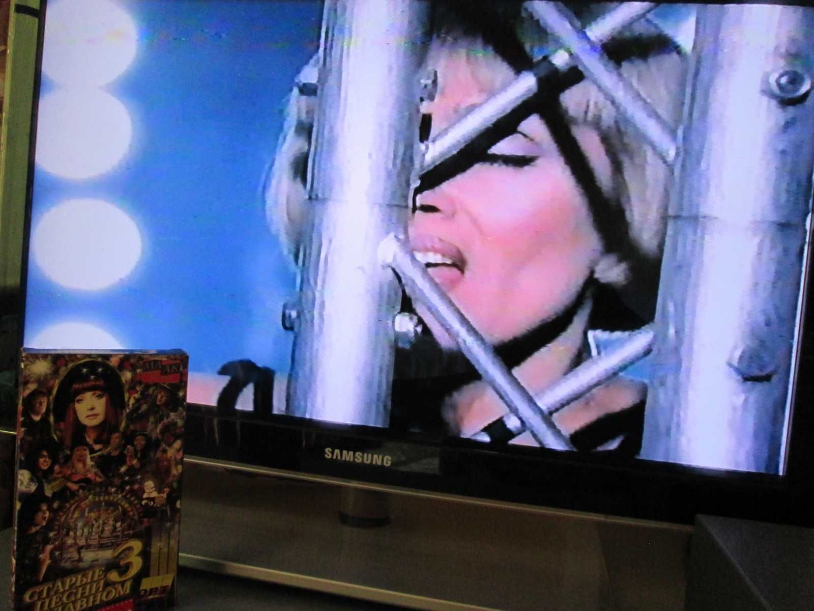 Видеокассеты лиценз VHS Старые песни о главном-3 Комплект 2 шт