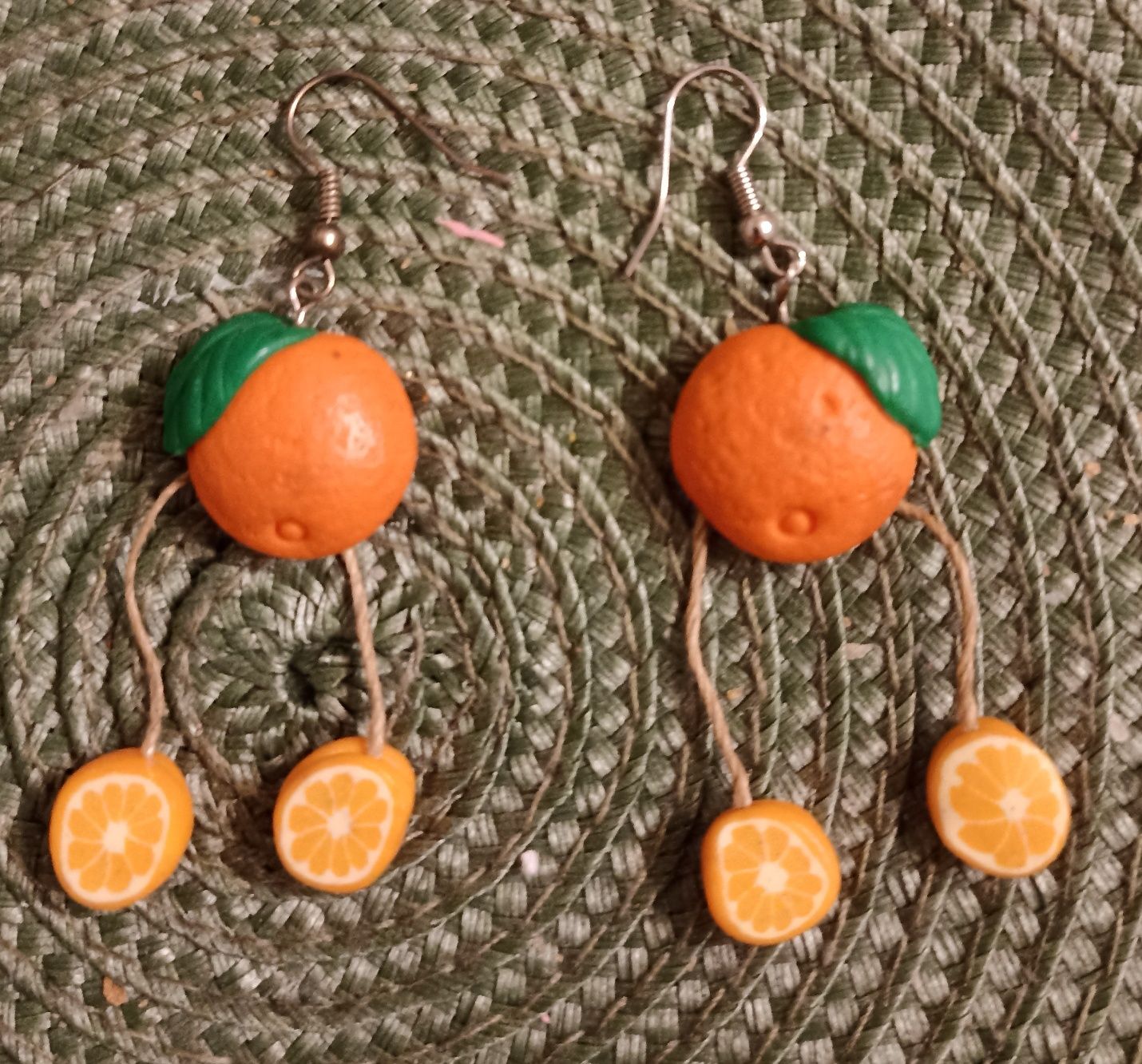 Kolczyki z masy w kształcie pomarańczy