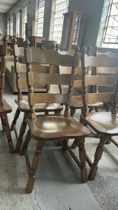 Стільці деревьяні , стулья деревянные, кожанные