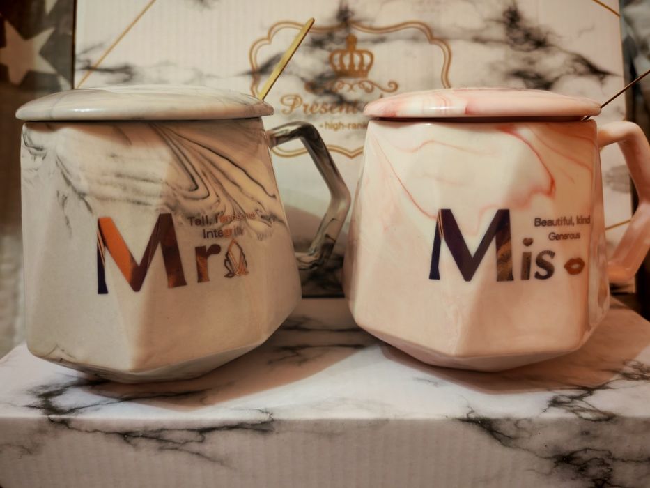 Zestaw kubków ceramicznych