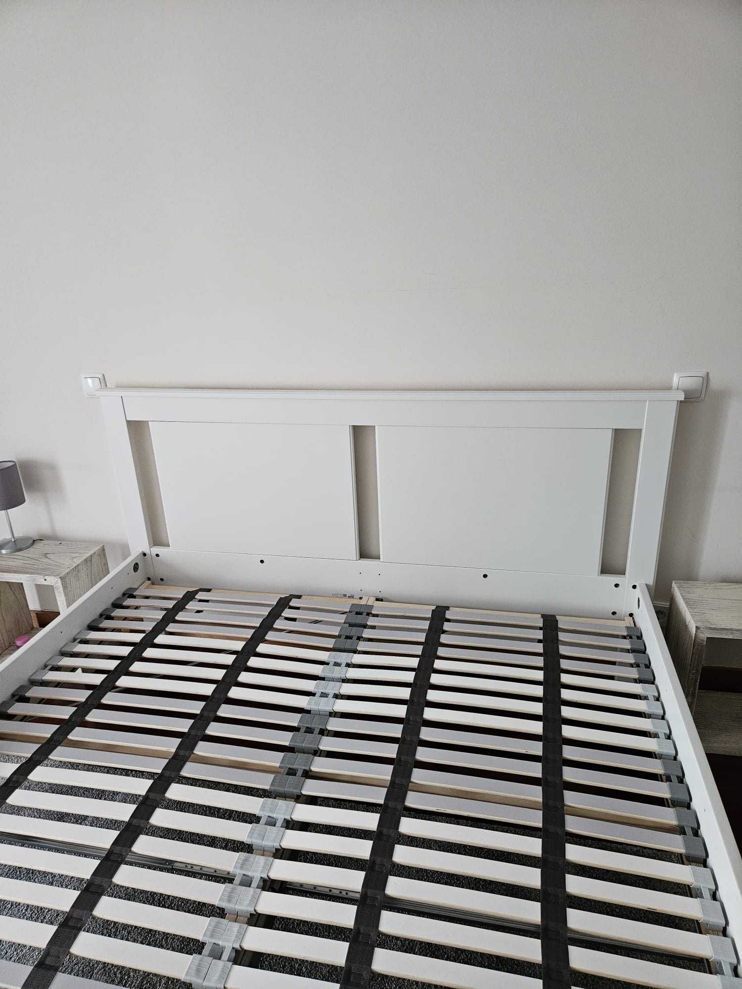 Cama de casal 160cm e estrados