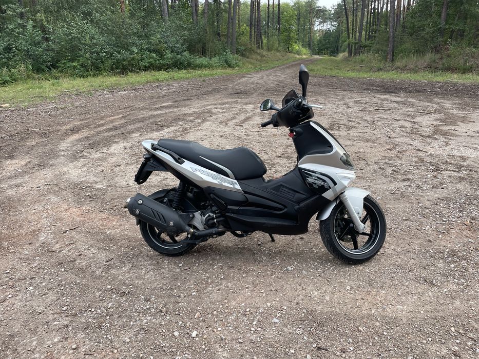 Skuter Piaggio Gilera Runner 125 15KM 2015r. Kat. B