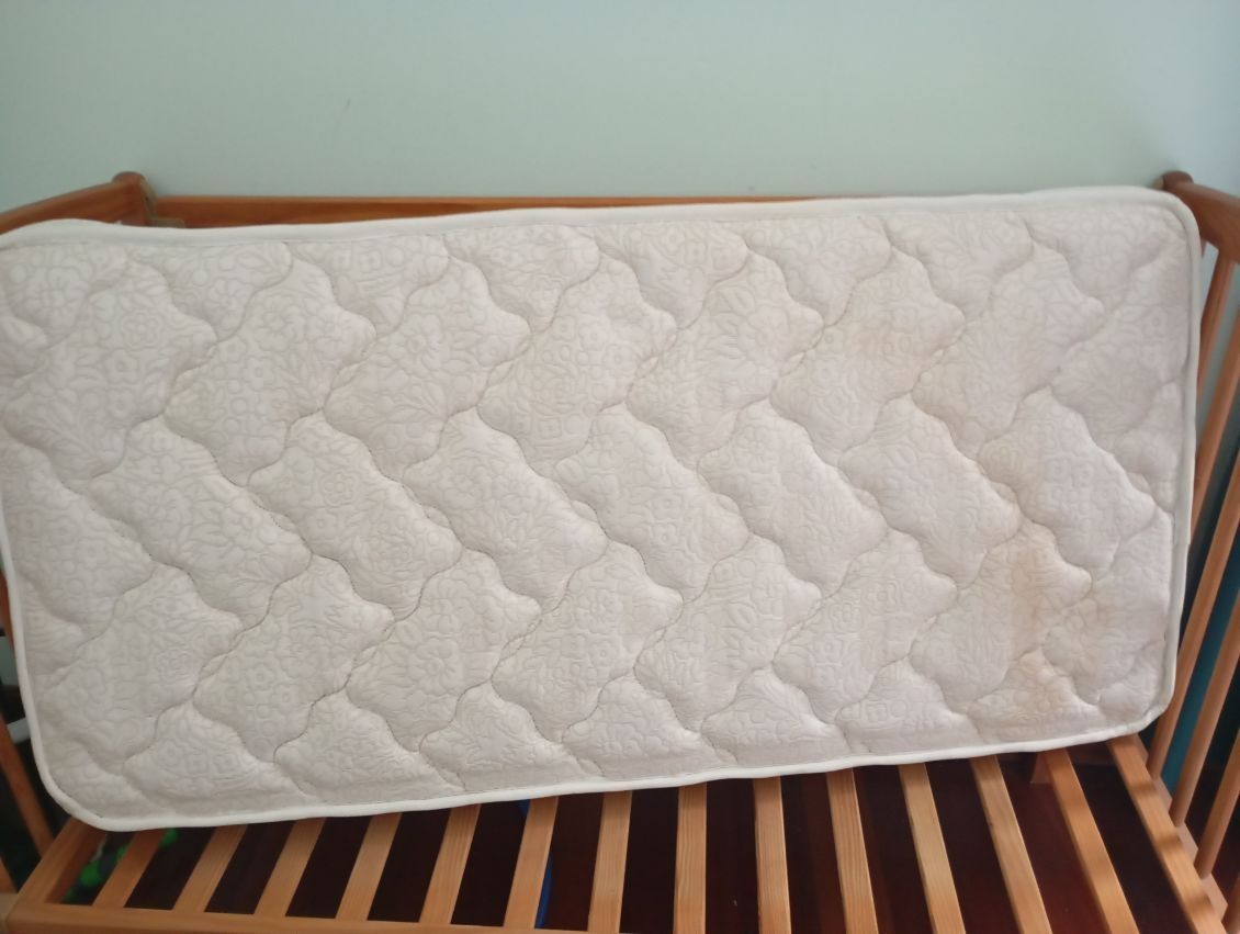 Cama de bebé como nova