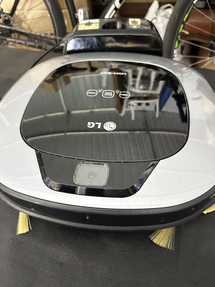 Робот пилесос LG HOM BOT VR6340LV| з німедчини все працює ідеально нов