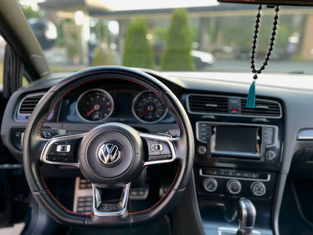 Volkswagen Golf GTI 7