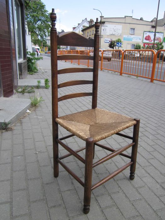 stare krzesło antyk siedzisko wyplatane z sitowia