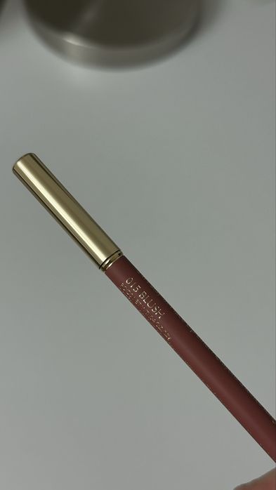 Kredka do ust Estee Lauder