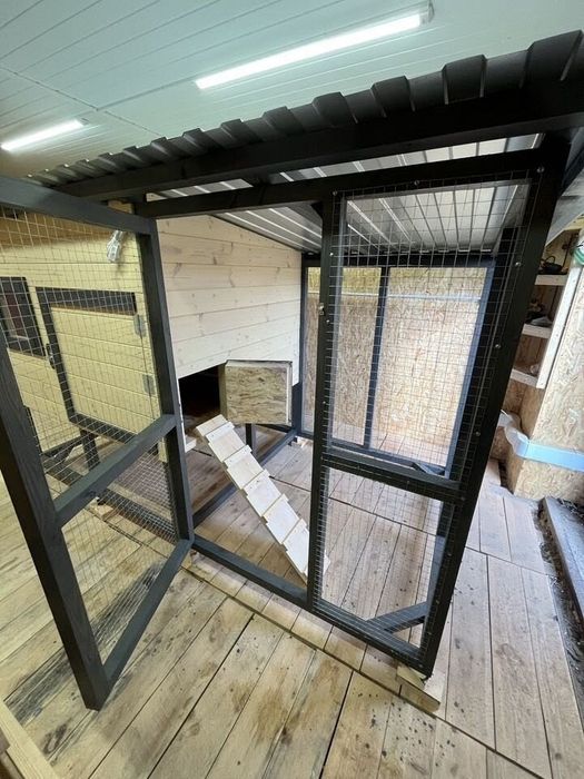 Курятник на 10-15 курочек,зимний освещение,обогрев.