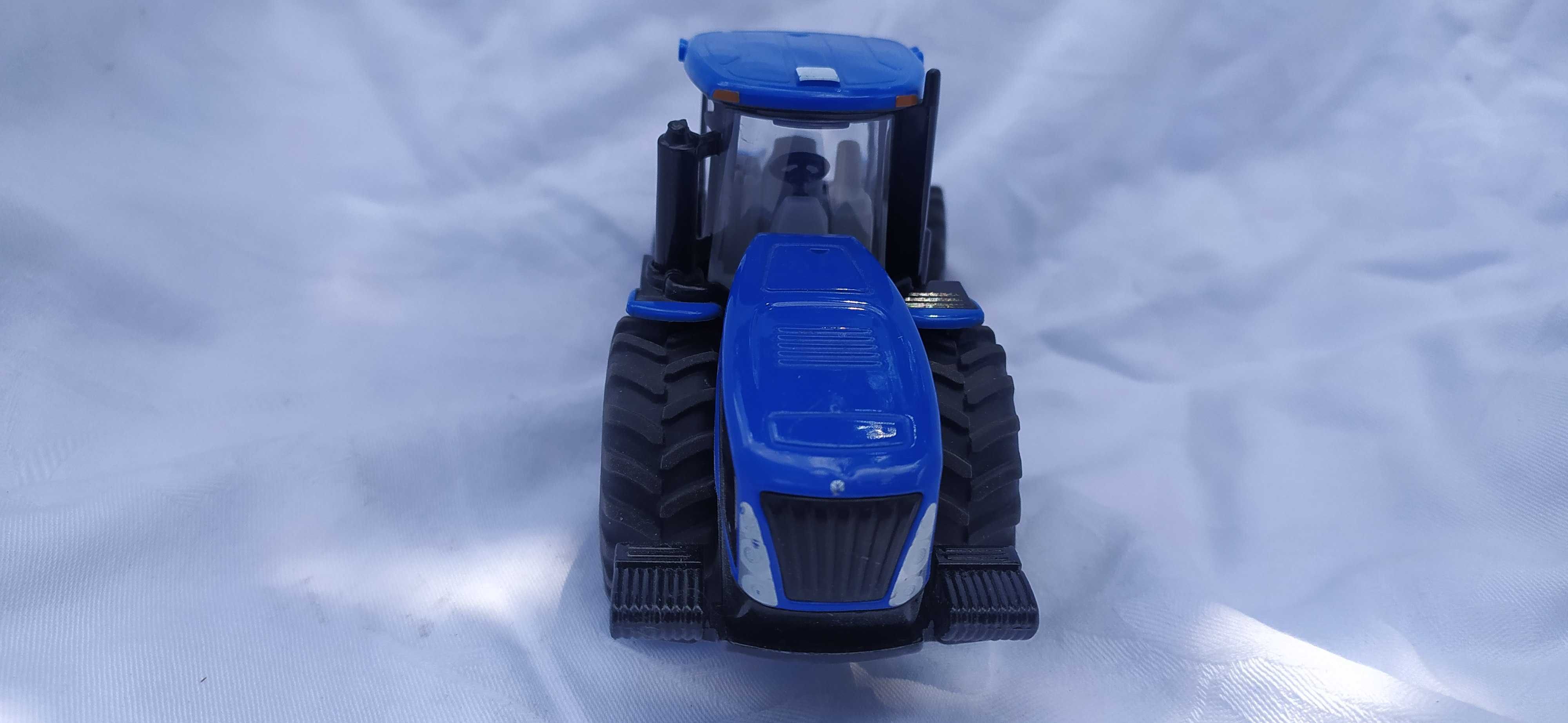 Traktor New Holland T9.560 z przyczepą Siku